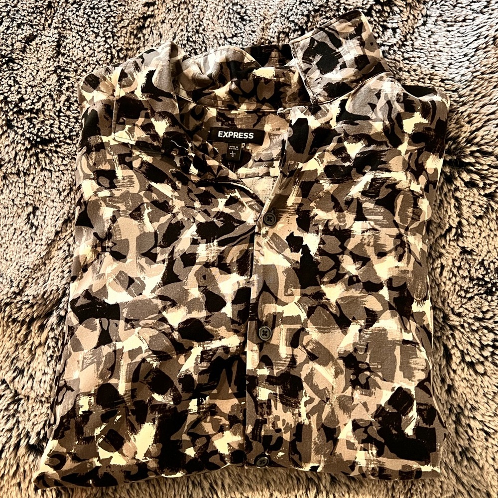 Express Men’s Soft Black/White/Grey Patterned Button-Up Shirt